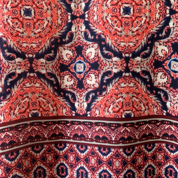 Pink Rose Top. Split neck, button tab sleeves. - Picture 4 of 10